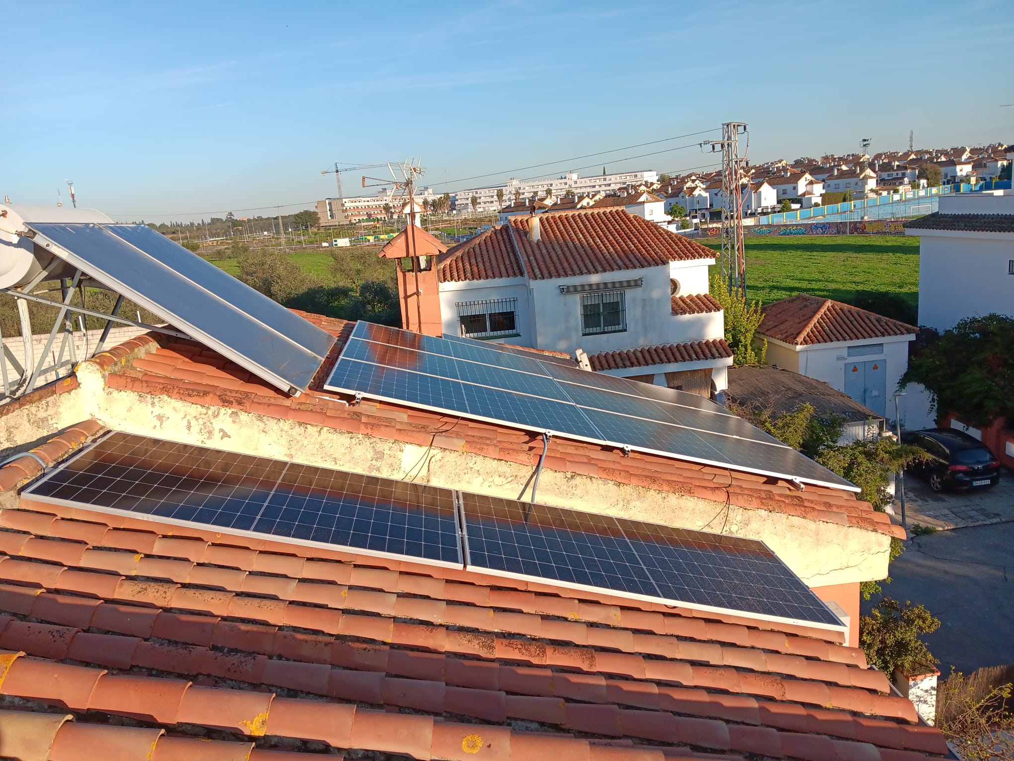 Paneles solares en Valencina - SOLRENOVABLES