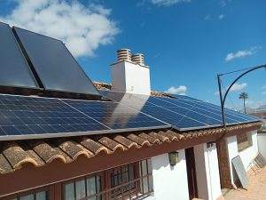 Instalación de placas solares en Salteras - SOLRENOVABLES