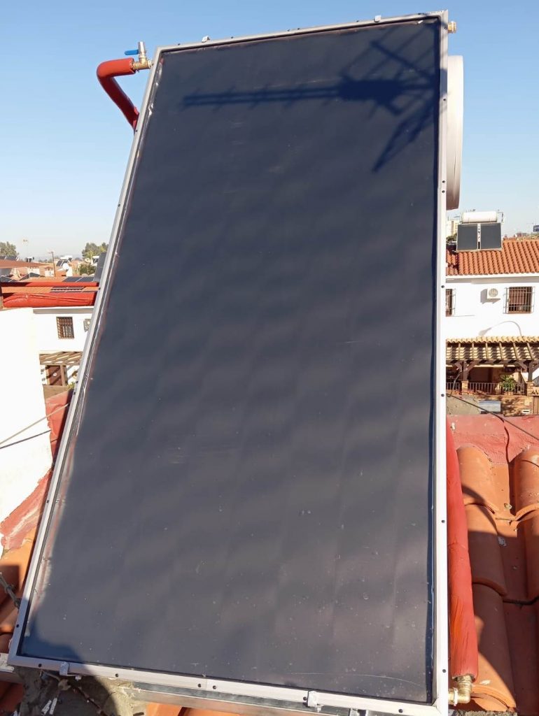 Placas solares térmicas en Sevilla - SOLRENOVABLES
