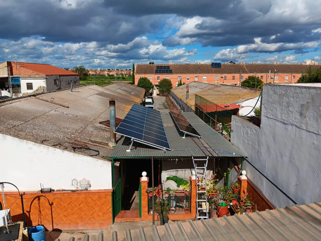 Paneles solares en Coria del Río - SOLRENOVABLES