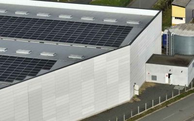 ¿Qué beneficios tienen las placas solares para naves industriales?